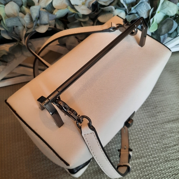 BOTKIER LARGE LENNOX LUNCHBOX CROSSBODY / HANDBAG IN BLACK AND WHITE - Picture 3 of 9